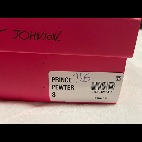 Betsey Johnson, size 8, Pewter with Bow - Picture 3 of 4